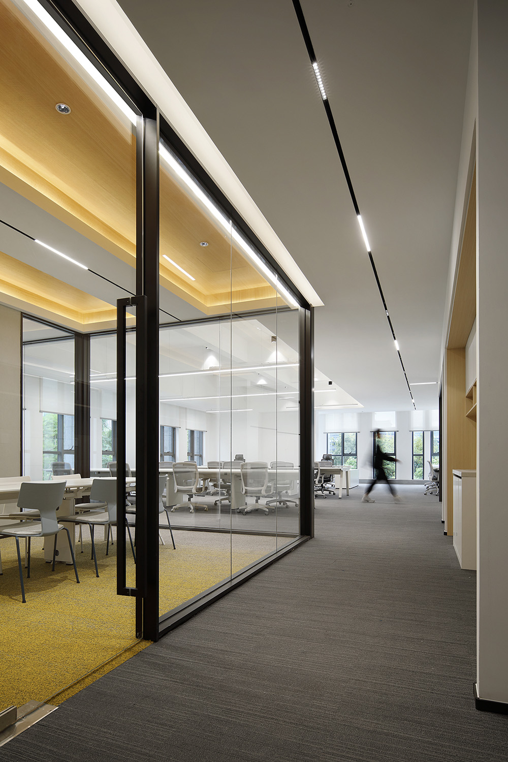 现代轻奢风食品公司办公楼装修设计方案(图13) 现代轻奢风食品公司办公楼装修设计方案(图13)