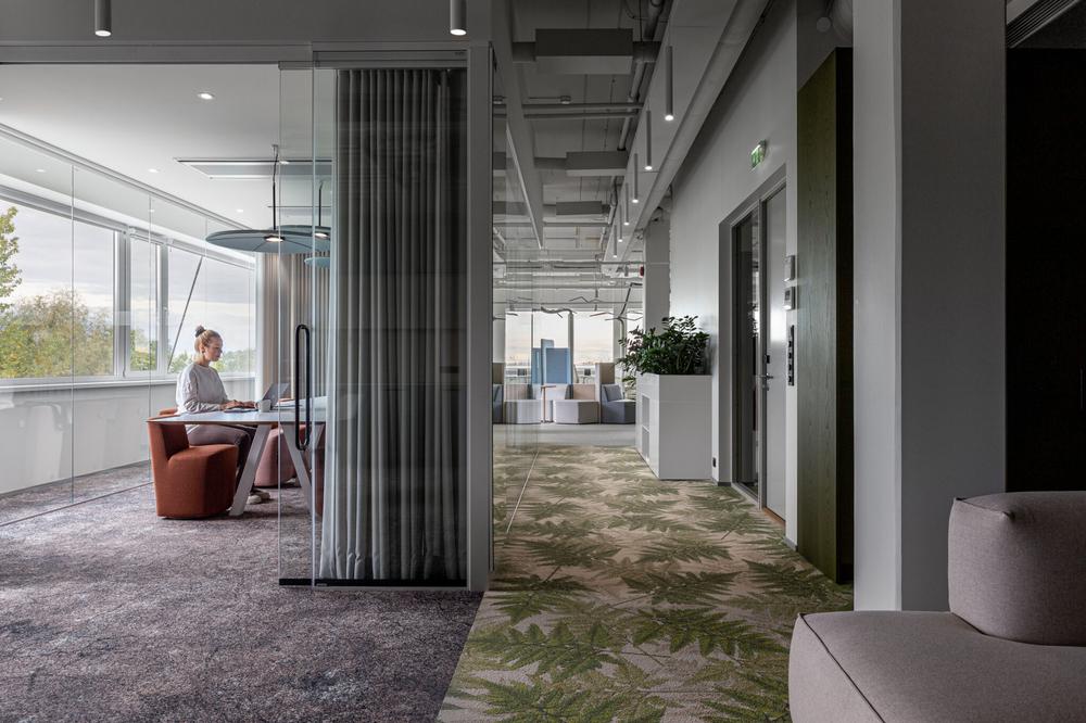 以自然为灵感的家具公司办公室装修设计方案(图1)