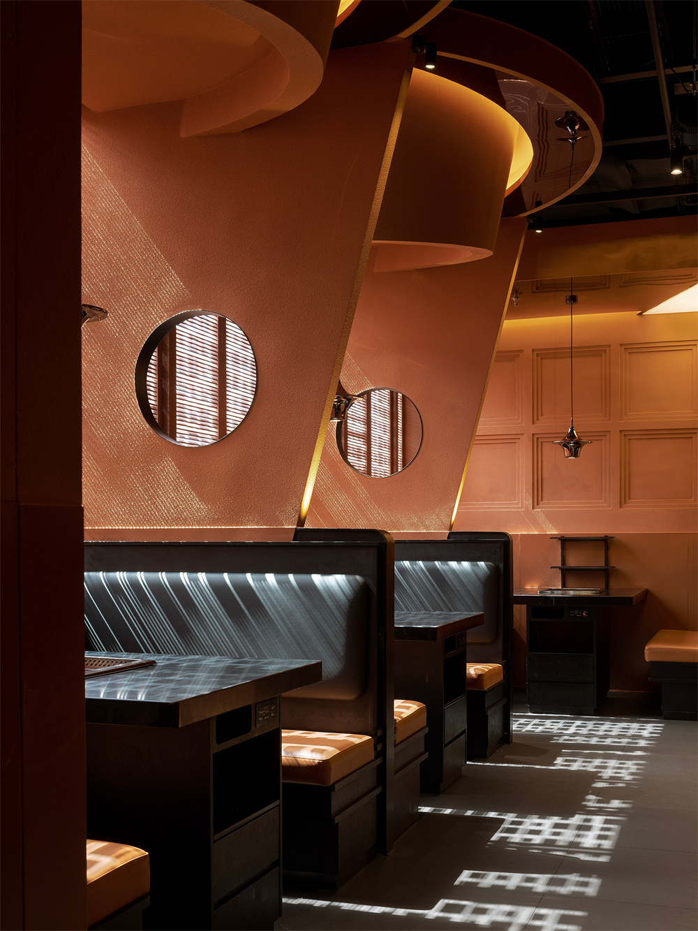 盗梦空间 大牛·寿喜烧日式火锅店装修设计方案(图4) 盗梦空间 大牛·寿喜烧日式火锅店装修设计方案(图4)