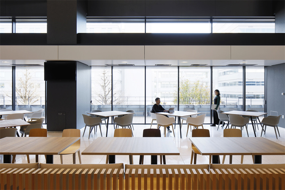 大型制作企业研发中心办公楼装修设计方案(图6) 大型制作企业研发中心办公楼装修设计方案(图6)