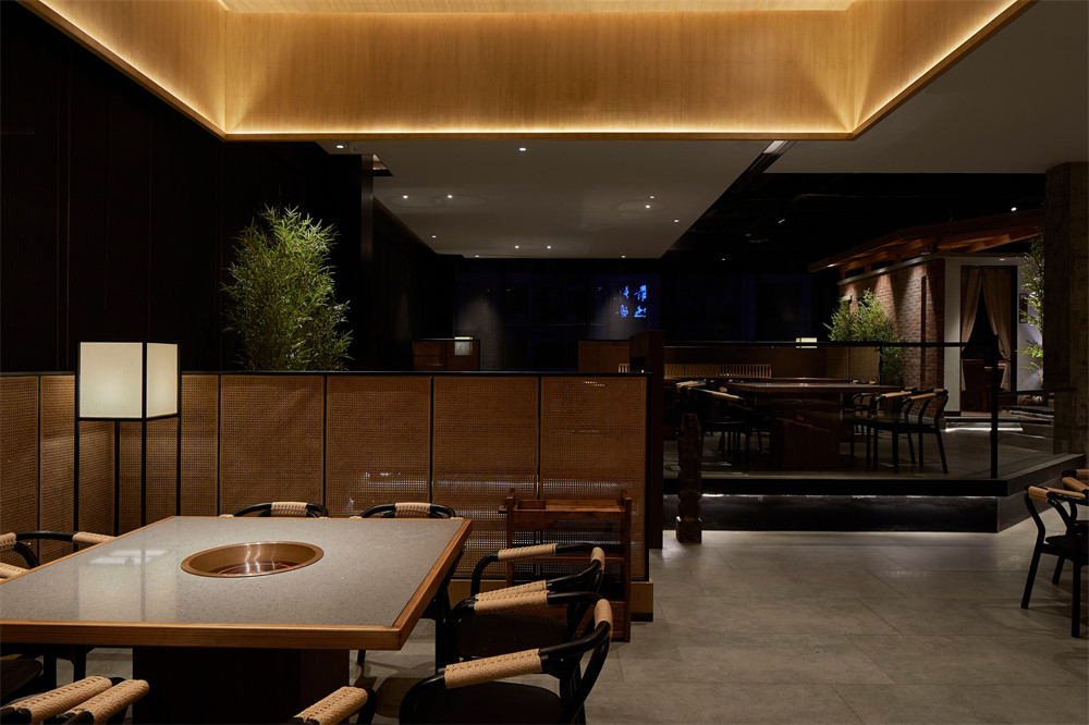 郑州金博大推荐重庆本土老火锅店装修设计案例(图2) 郑州金博大推荐重庆本土老火锅店装修设计案例(图2)