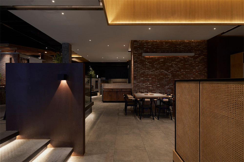 郑州金博大推荐重庆本土老火锅店装修设计案例(图4) 郑州金博大推荐重庆本土老火锅店装修设计案例(图4)