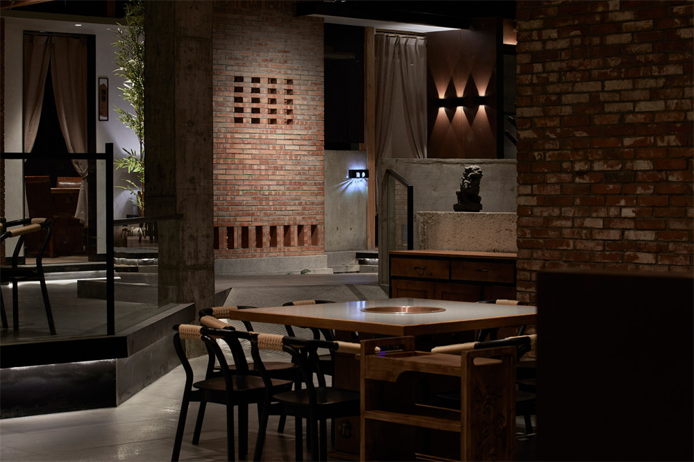 郑州金博大推荐重庆本土老火锅店装修设计案例(图7) 郑州金博大推荐重庆本土老火锅店装修设计案例(图7)