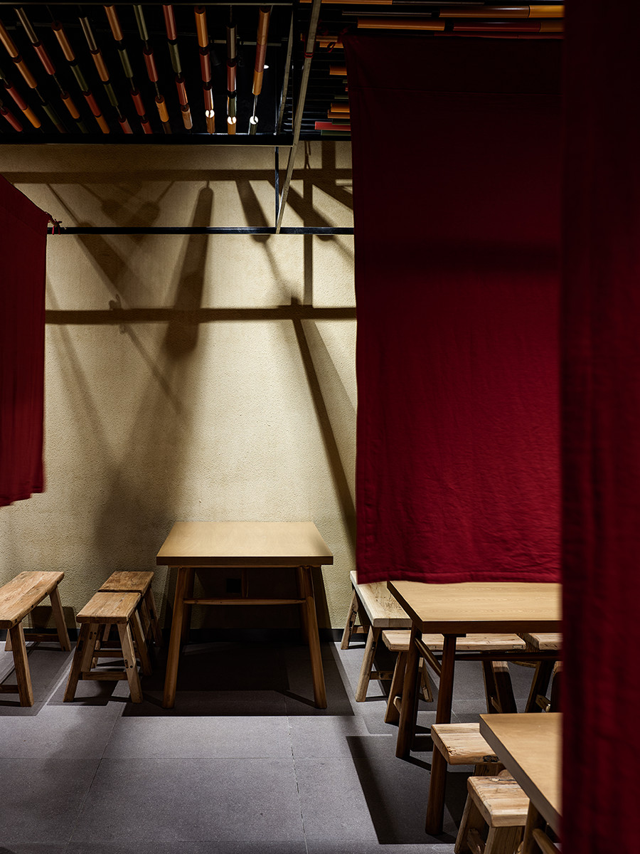 低造价效果佳 坐井百年江湖菜中餐厅装修设计方案(图8) 低造价效果佳 坐井百年江湖菜中餐厅装修设计方案(图8)