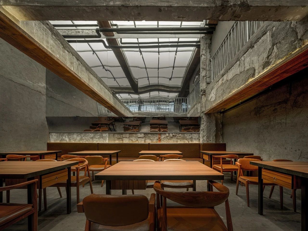 一烧一烤废墟工业风东北特色烧烤店装修设计方案(图4)