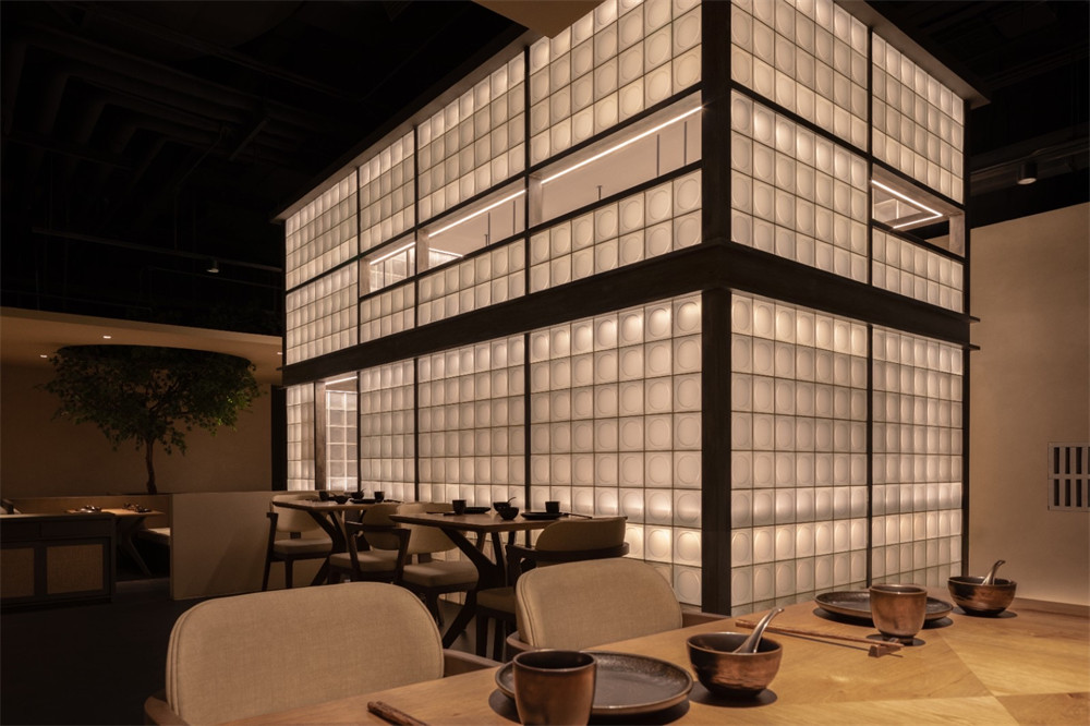 传统园林融合现代美学 眉舍川菜餐厅装修设计(图7) 传统园林融合现代美学 眉舍川菜餐厅装修设计(图7)