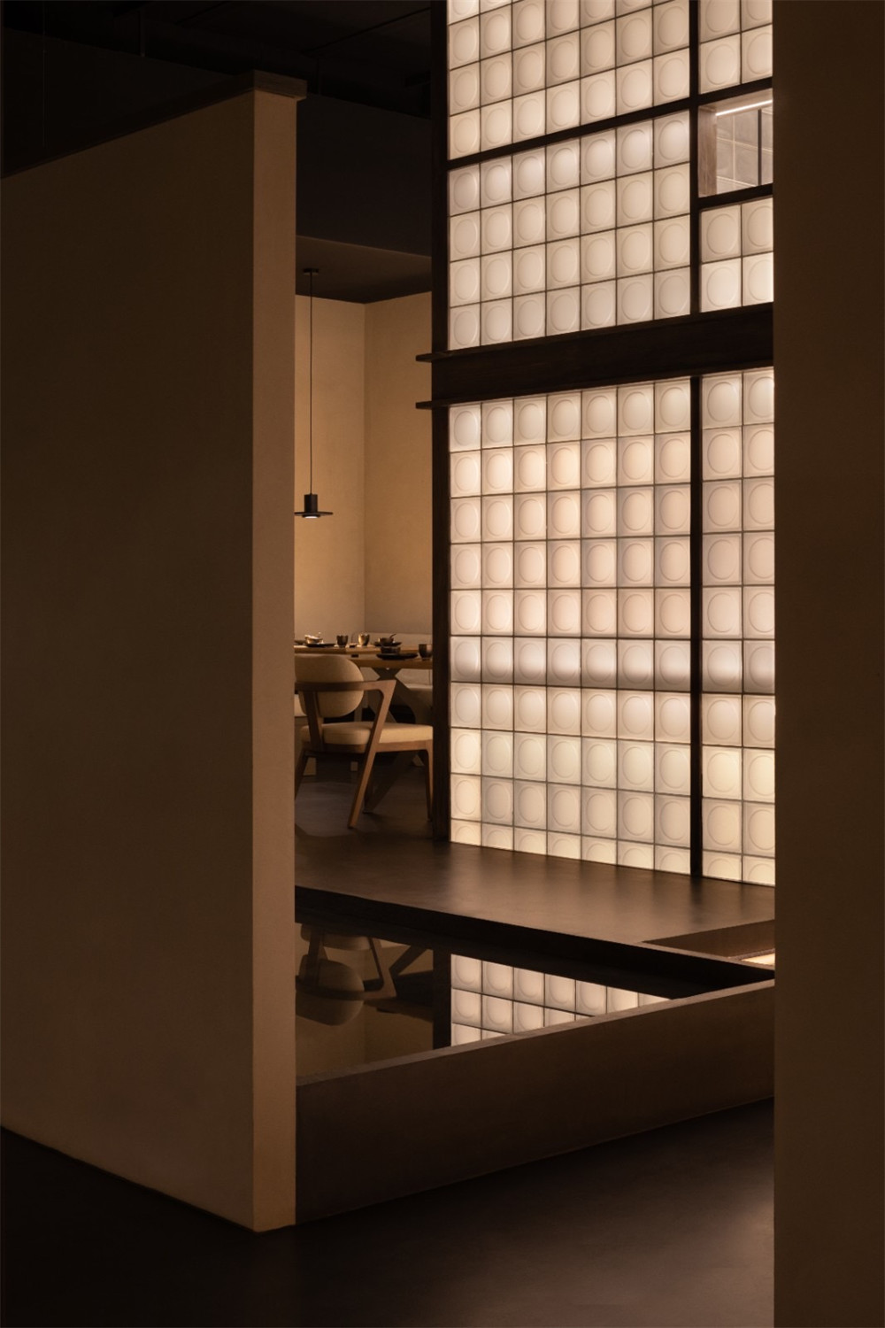 传统园林融合现代美学 眉舍川菜餐厅装修设计(图9) 传统园林融合现代美学 眉舍川菜餐厅装修设计(图9)