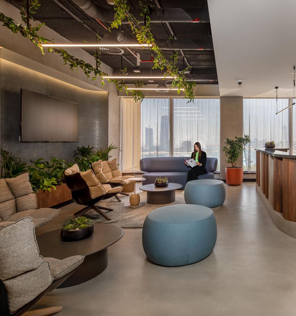 郑州金博大分享活力多彩的咨询公司办公室装修案例(图1) 郑州金博大分享活力多彩的咨询公司办公室装修案例(图1)