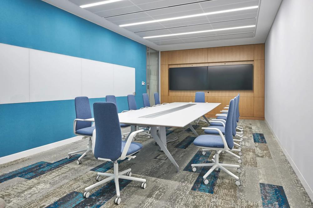 郑州金博大推荐开放协作的能源公司办公室装修设计(图13) 郑州金博大推荐开放协作的能源公司办公室装修设计(图13)