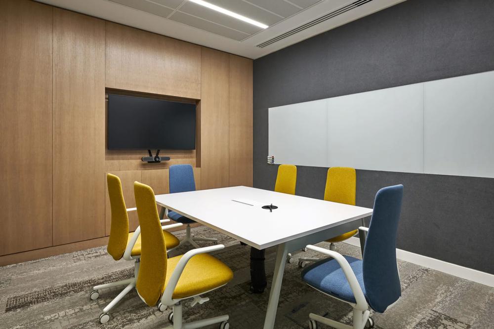 郑州金博大推荐开放协作的能源公司办公室装修设计(图14) 郑州金博大推荐开放协作的能源公司办公室装修设计(图14)