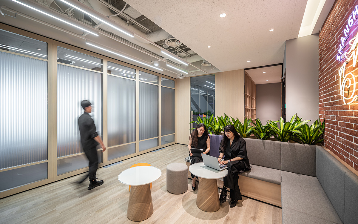 2600平快递物流公司自然人文办公室装修设计(图4) 2600平快递物流公司自然人文办公室装修设计(图4)