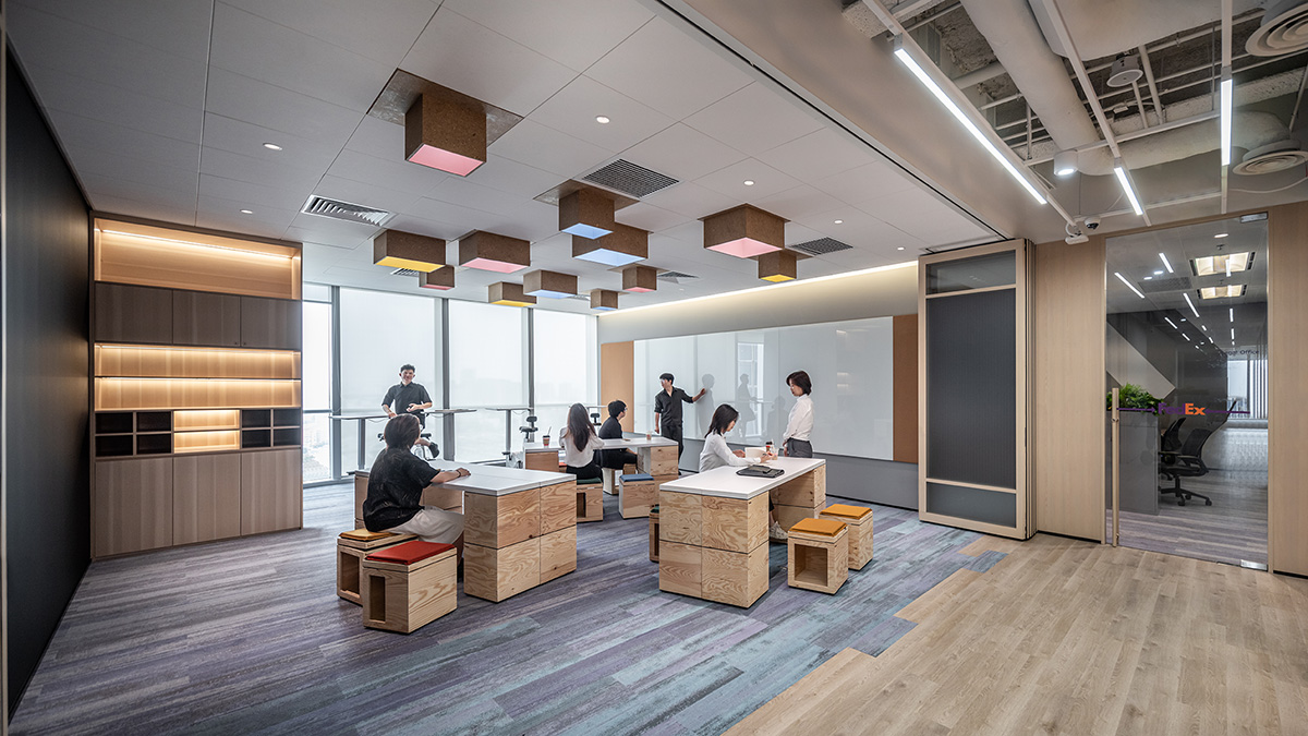 2600平快递物流公司自然人文办公室装修设计(图7) 2600平快递物流公司自然人文办公室装修设计(图7)