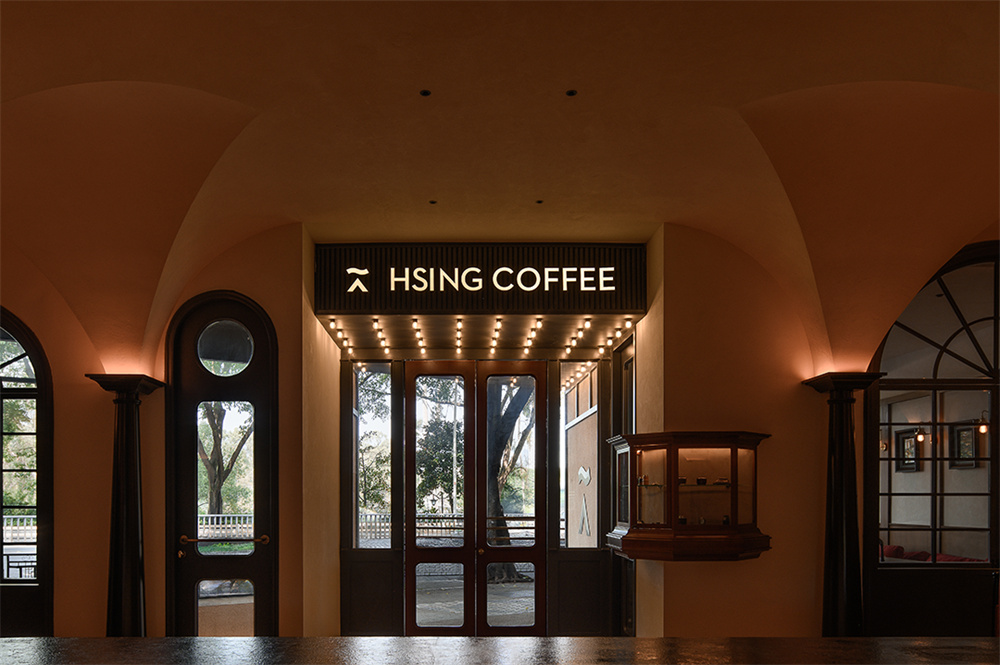 郑州金博大分享积兴里连锁咖啡厅装修设计(图2) 郑州金博大分享积兴里连锁咖啡厅装修设计(图2)