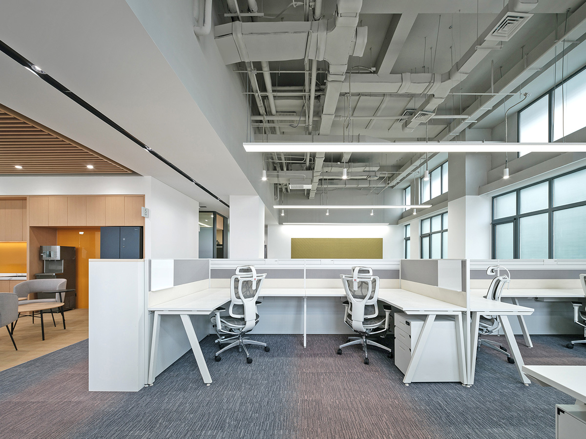 郑州金博大推荐华为海思东升科技园办公室装修设计(图6) 郑州金博大推荐华为海思东升科技园办公室装修设计(图6)