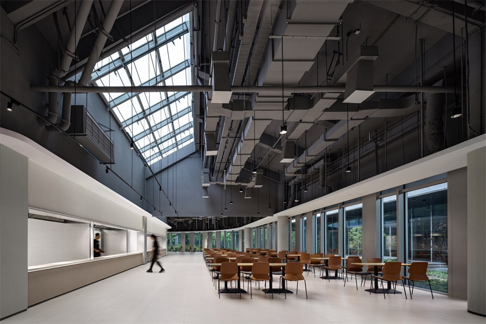 现代简约时尚科技园区办公楼装修设计案例(图2) 现代简约时尚科技园区办公楼装修设计案例(图2)