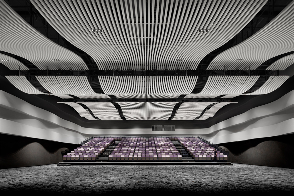 现代简约时尚科技园区办公楼装修设计案例(图9) 现代简约时尚科技园区办公楼装修设计案例(图9)