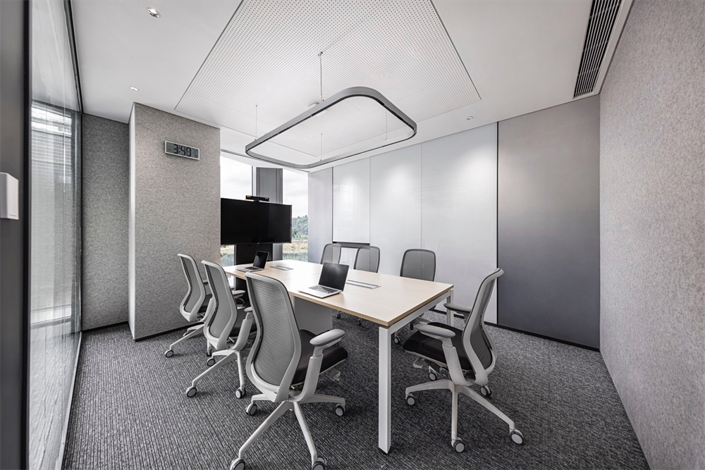 现代简约时尚科技园区办公楼装修设计案例(图16) 现代简约时尚科技园区办公楼装修设计案例(图16)