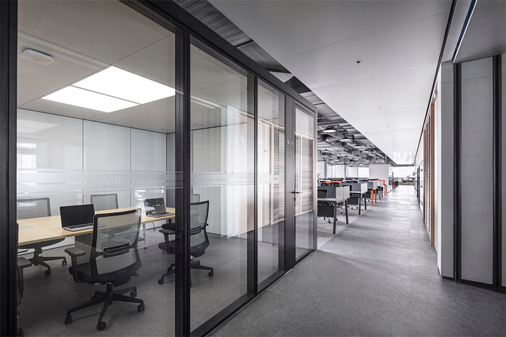 现代简约时尚科技园区办公楼装修设计案例(图17) 现代简约时尚科技园区办公楼装修设计案例(图17)