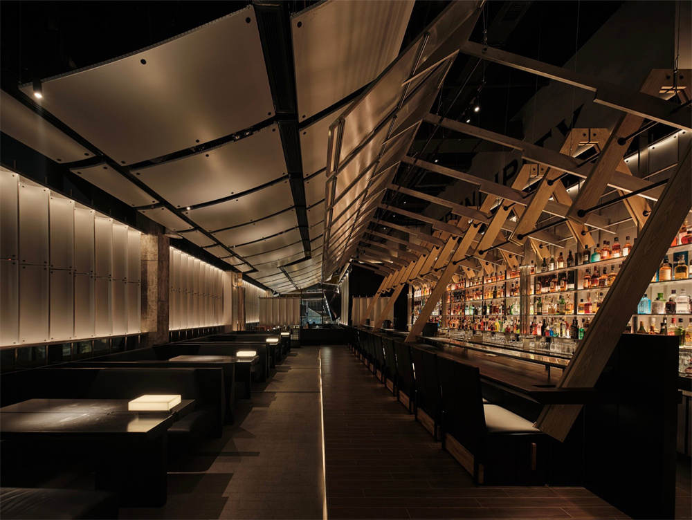 酒饕隐䲥日式烧鸟酒吧复合餐厅装修设计案例(图2) 酒饕隐䲥日式烧鸟酒吧复合餐厅装修设计案例(图2)