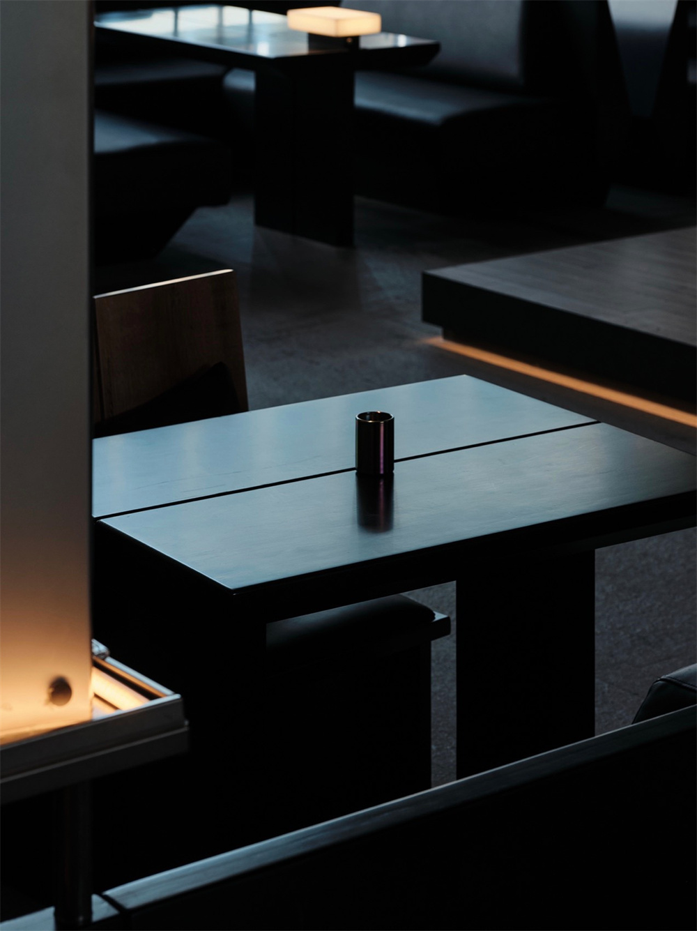 酒饕隐䲥日式烧鸟酒吧复合餐厅装修设计案例(图8) 酒饕隐䲥日式烧鸟酒吧复合餐厅装修设计案例(图8)