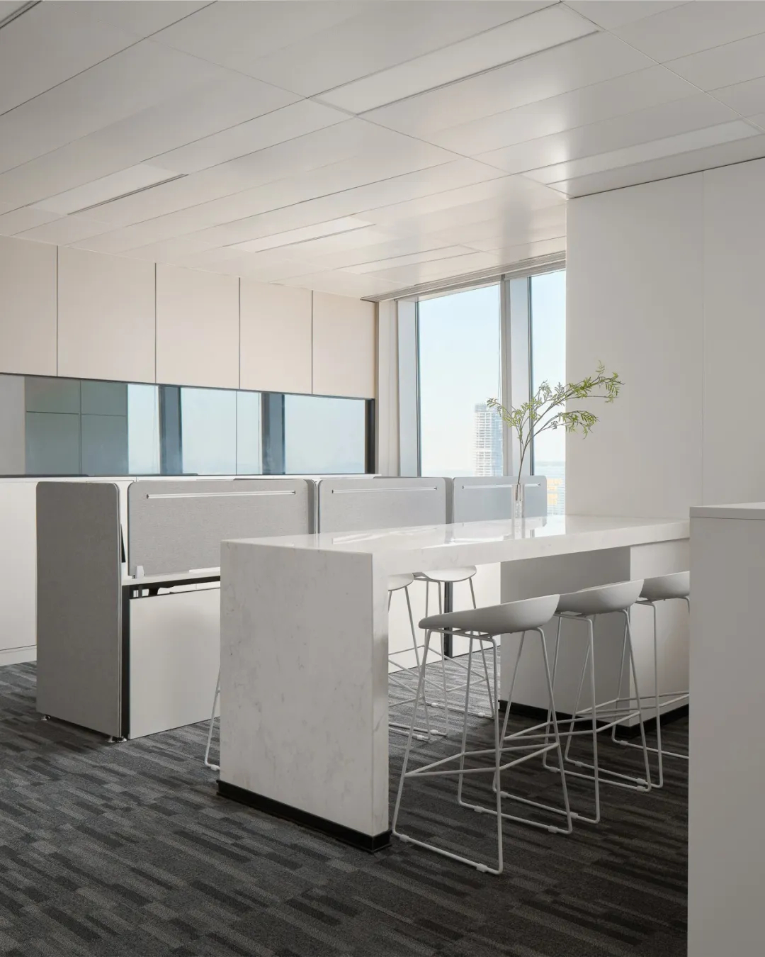 极简现代 金融公司的高级感办公室装修设计案例(图6) 极简现代 金融公司的高级感办公室装修设计案例(图6)