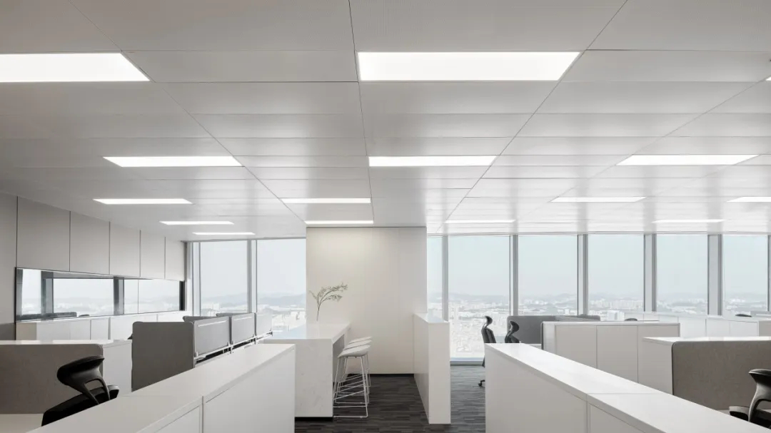 极简现代 金融公司的高级感办公室装修设计案例(图5) 极简现代 金融公司的高级感办公室装修设计案例(图5)