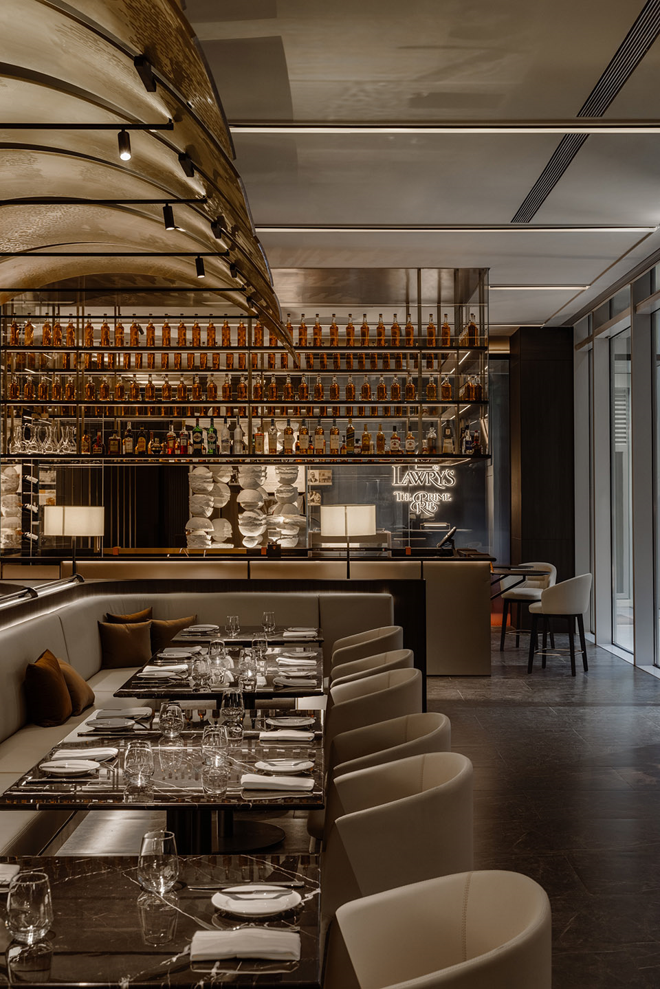 优雅艺术 劳瑞斯慢烤牛排馆装修设计案例(图2) 优雅艺术 劳瑞斯慢烤牛排馆装修设计案例(图2)