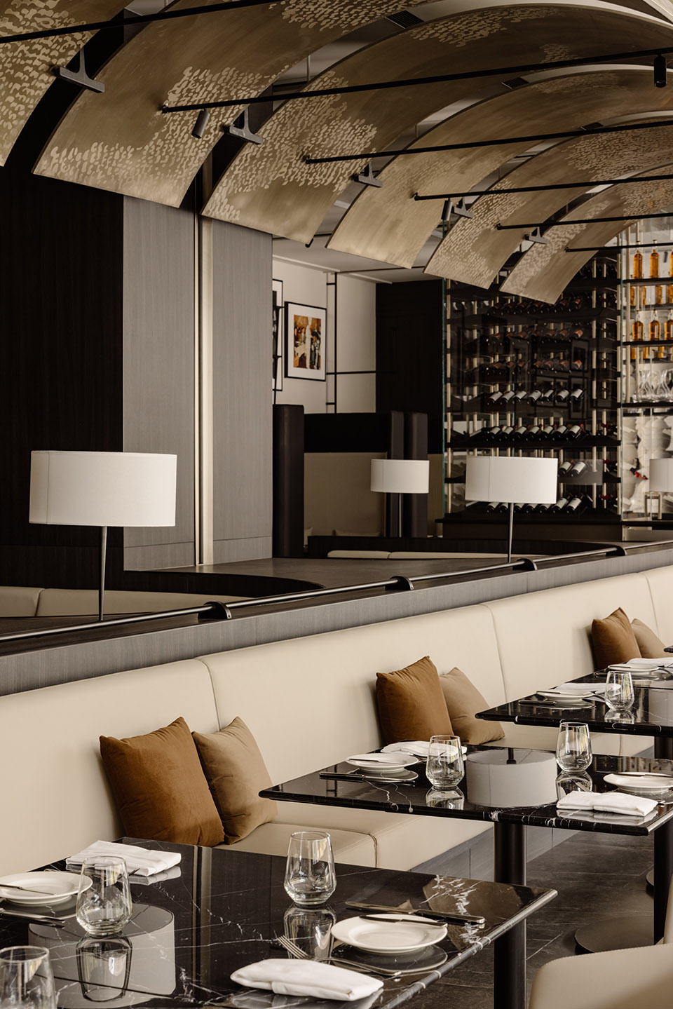 优雅艺术 劳瑞斯慢烤牛排馆装修设计案例(图7) 优雅艺术 劳瑞斯慢烤牛排馆装修设计案例(图7)