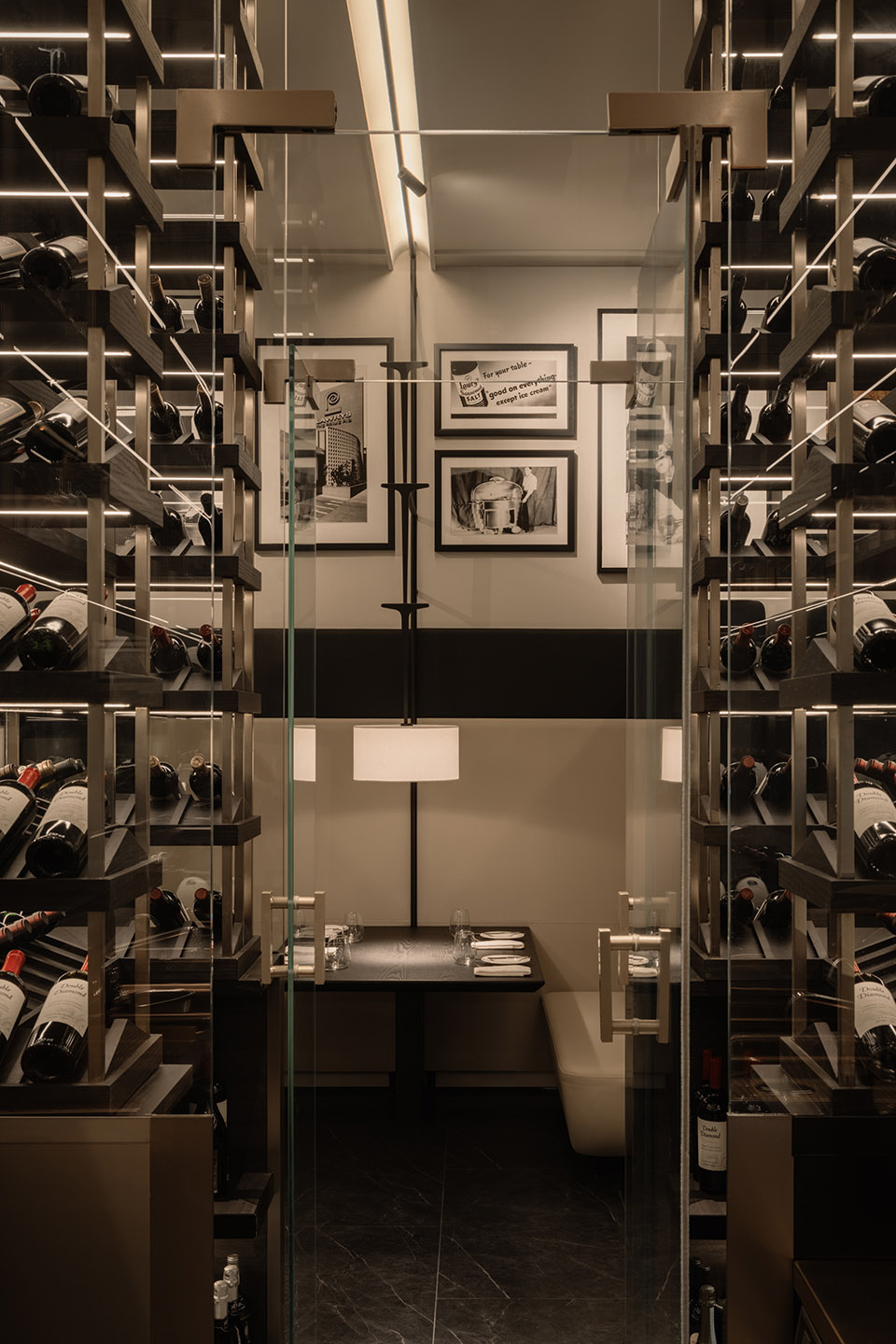 优雅艺术 劳瑞斯慢烤牛排馆装修设计案例(图8) 优雅艺术 劳瑞斯慢烤牛排馆装修设计案例(图8)