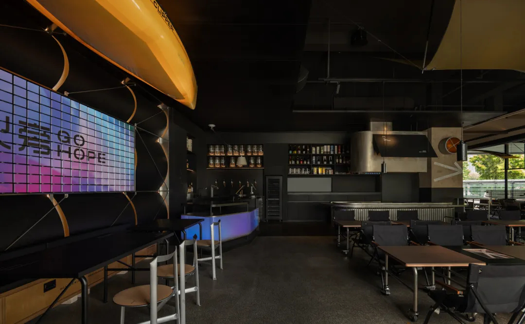 户外体验搬入室内 篝火旁烧烤店改造装修设计(图3) 户外体验搬入室内 篝火旁烧烤店改造装修设计(图3)