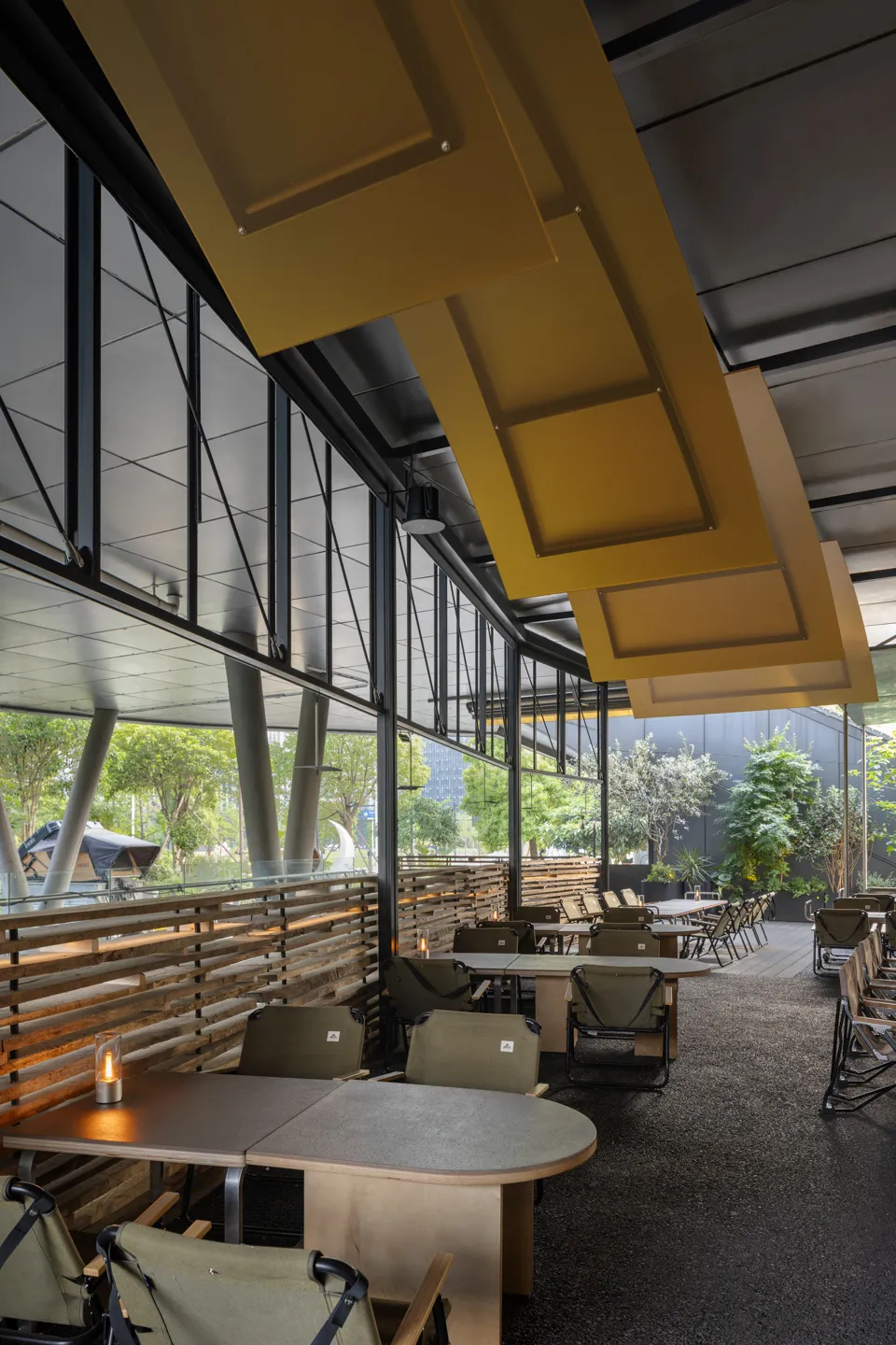 户外体验搬入室内 篝火旁烧烤店改造装修设计(图11) 户外体验搬入室内 篝火旁烧烤店改造装修设计(图11)