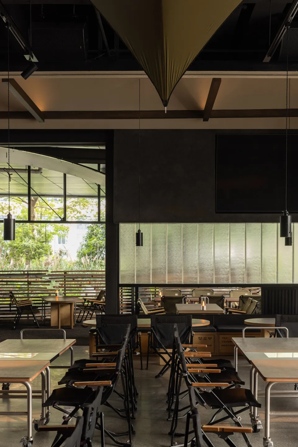 户外体验搬入室内 篝火旁烧烤店改造装修设计(图14) 户外体验搬入室内 篝火旁烧烤店改造装修设计(图14)