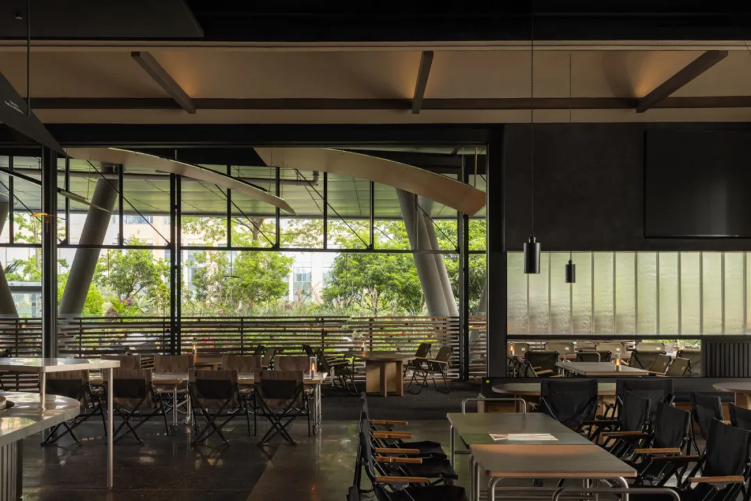 户外体验搬入室内 篝火旁烧烤店改造装修设计(图16) 户外体验搬入室内 篝火旁烧烤店改造装修设计(图16)