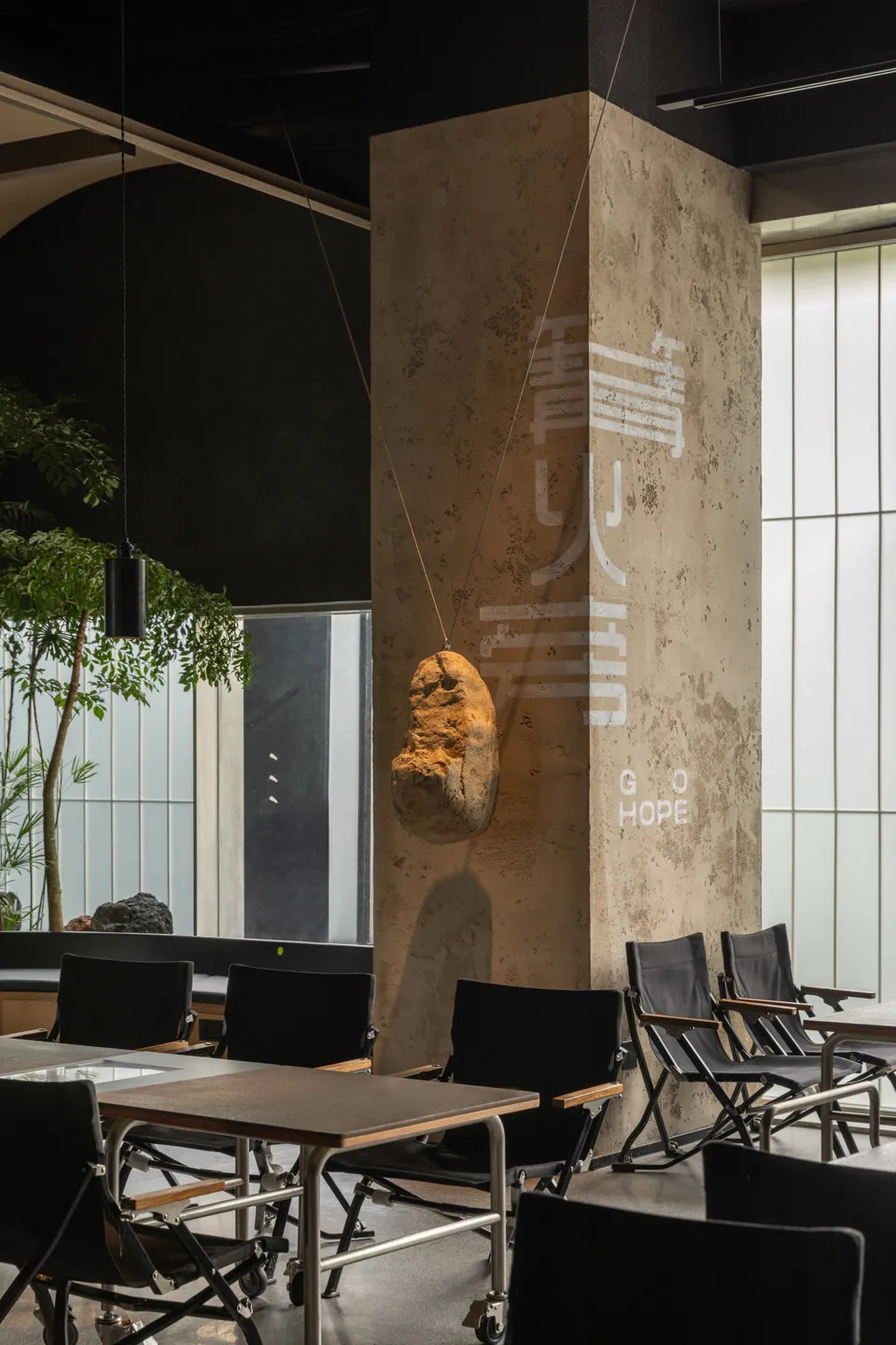 户外体验搬入室内 篝火旁烧烤店改造装修设计(图18) 户外体验搬入室内 篝火旁烧烤店改造装修设计(图18)