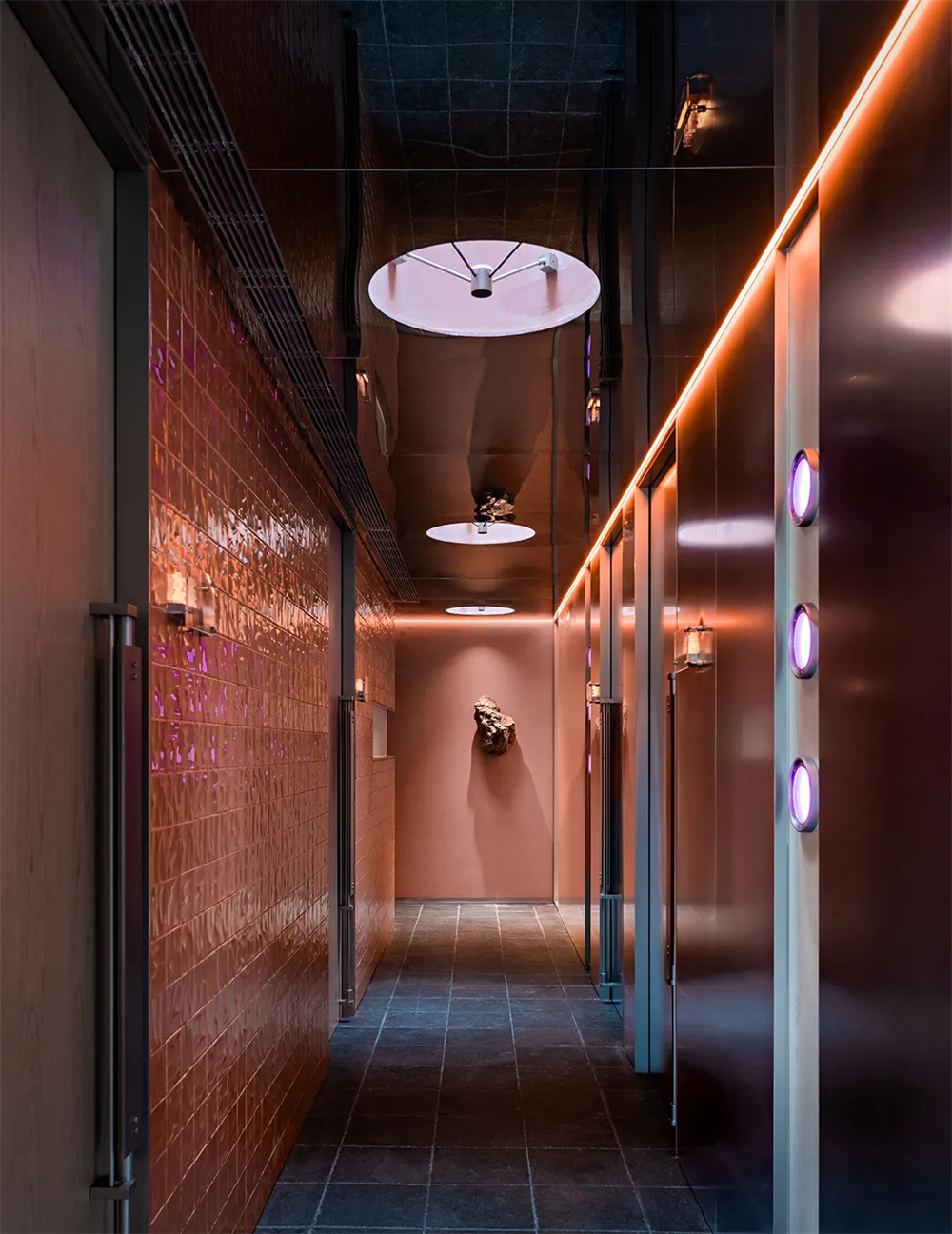 吸引年轻人的独一味烤鱼餐厅装修设计案例(图8) 吸引年轻人的独一味烤鱼餐厅装修设计案例(图8)