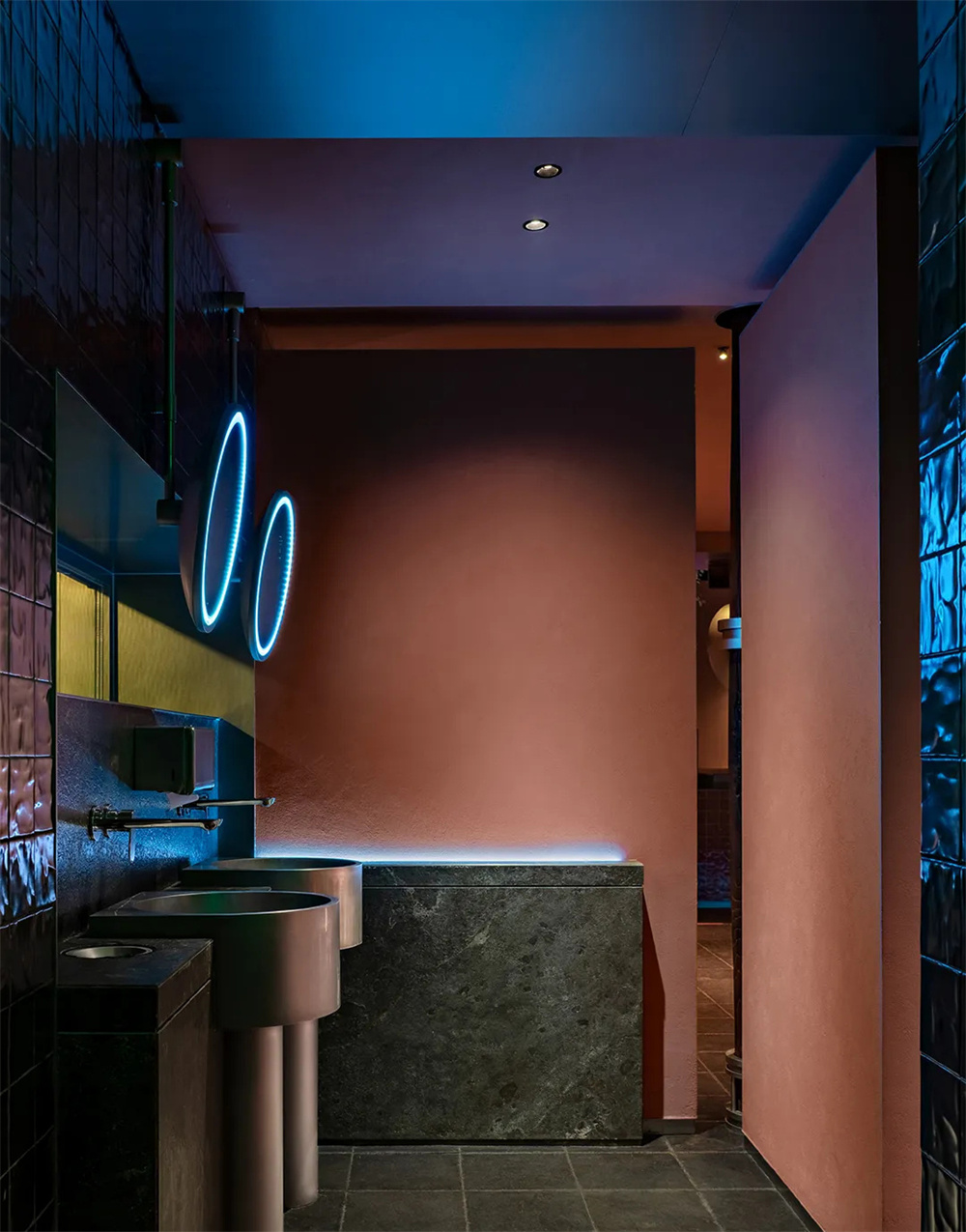 吸引年轻人的独一味烤鱼餐厅装修设计案例(图12) 吸引年轻人的独一味烤鱼餐厅装修设计案例(图12)