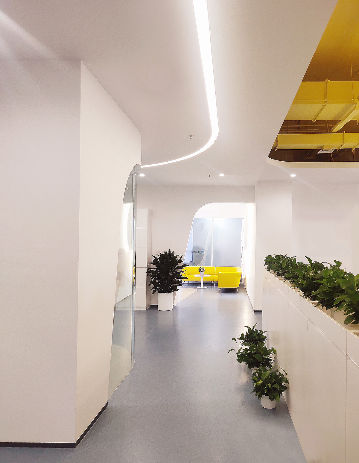 科技风与工业风 脑动极光医疗科技公司办公室装修设计(图4) 科技风与工业风 脑动极光医疗科技公司办公室装修设计(图4)