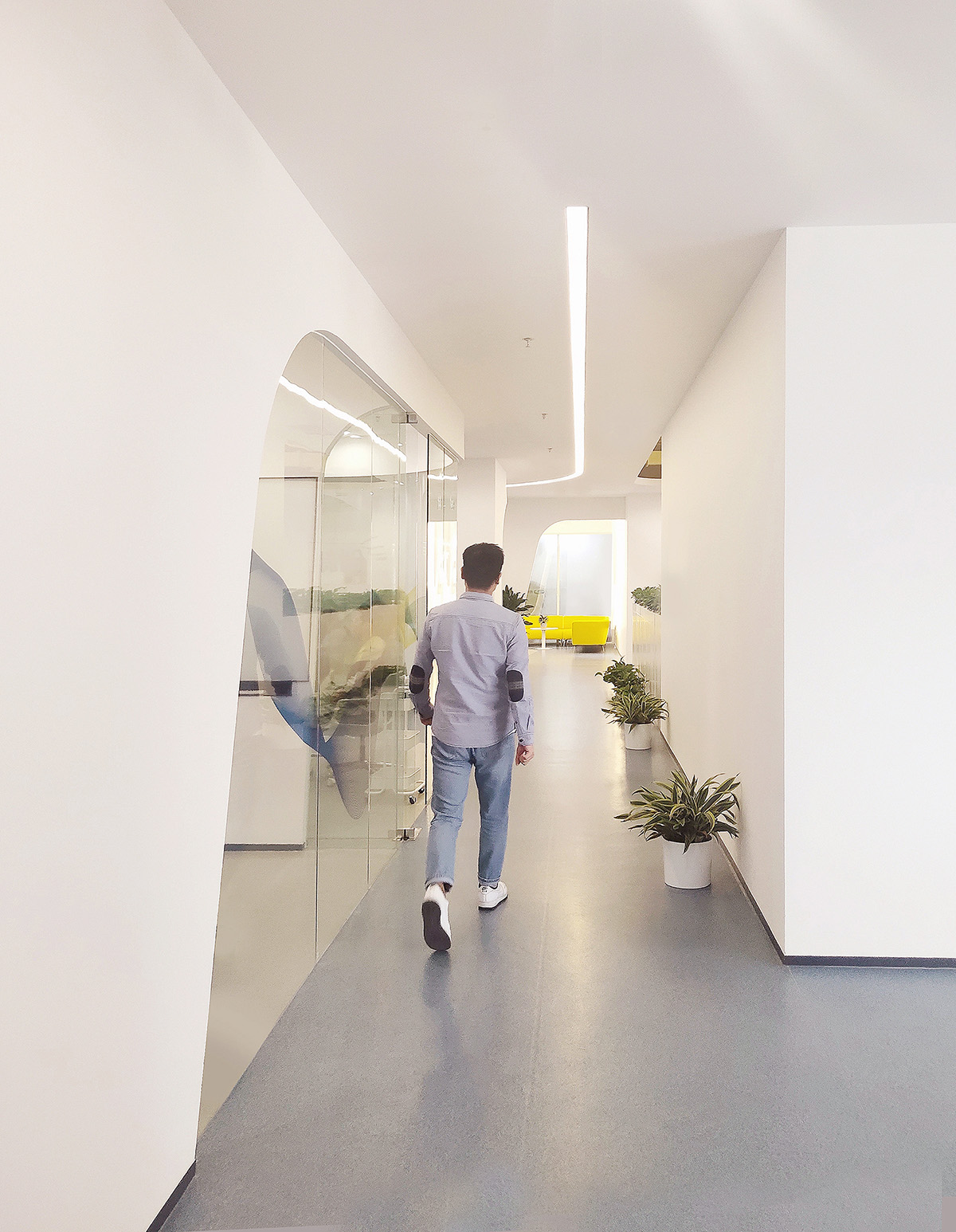 科技风与工业风 脑动极光医疗科技公司办公室装修设计(图5) 科技风与工业风 脑动极光医疗科技公司办公室装修设计(图5)