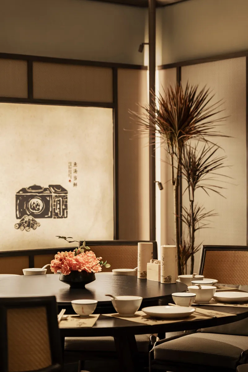 山野特色   朝溪湘伴·鱼汤泡饭湘菜餐厅装修设计(图8)