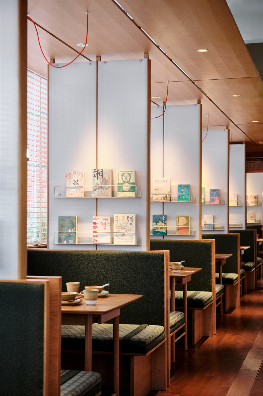 温柔工业风   三只辣椒餐饮店装修设计(图5)