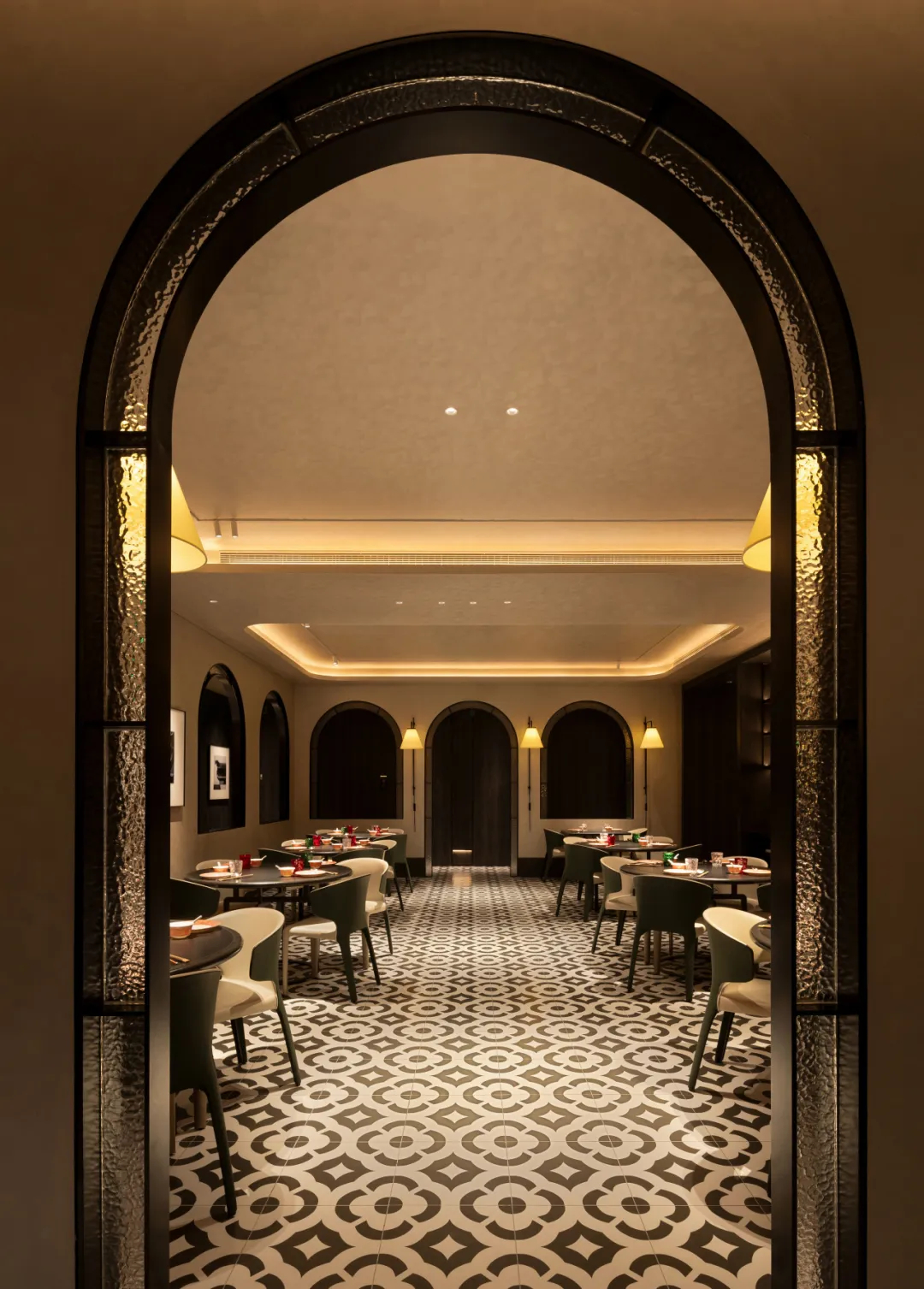 粤食佳·啫啫煲&烧腊 岭南特色粤菜餐厅装修设计(图4)