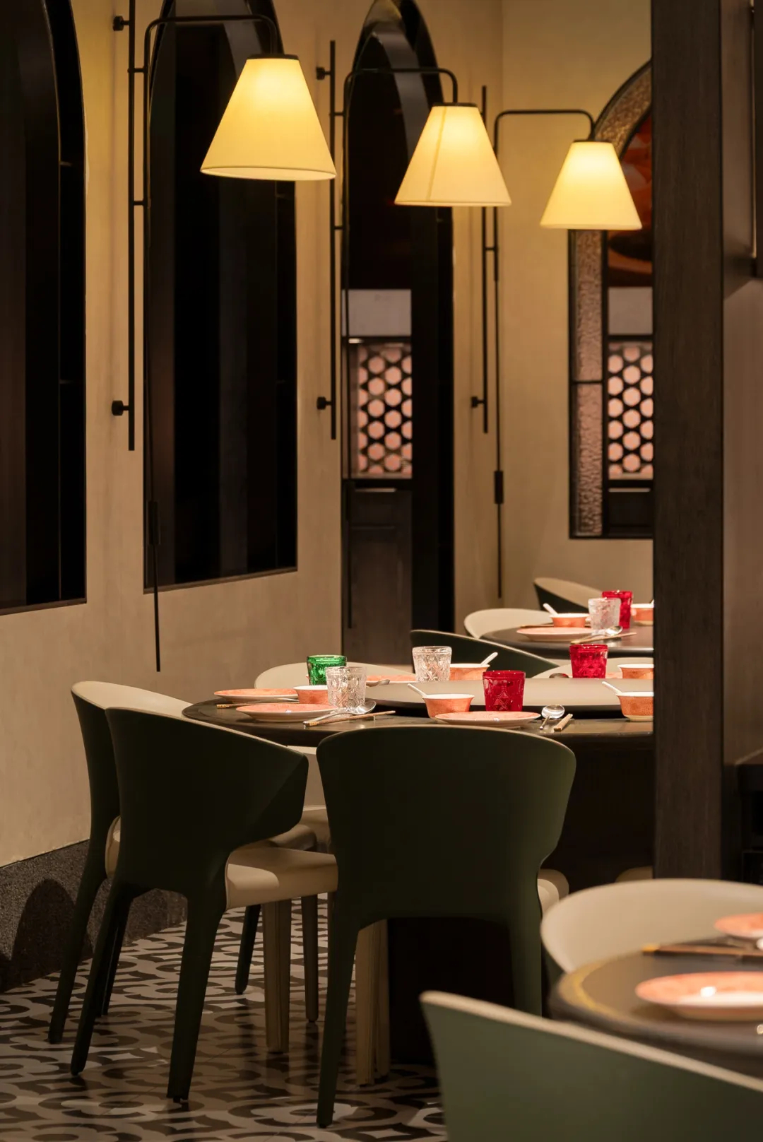 粤食佳·啫啫煲&烧腊 岭南特色粤菜餐厅装修设计(图8)