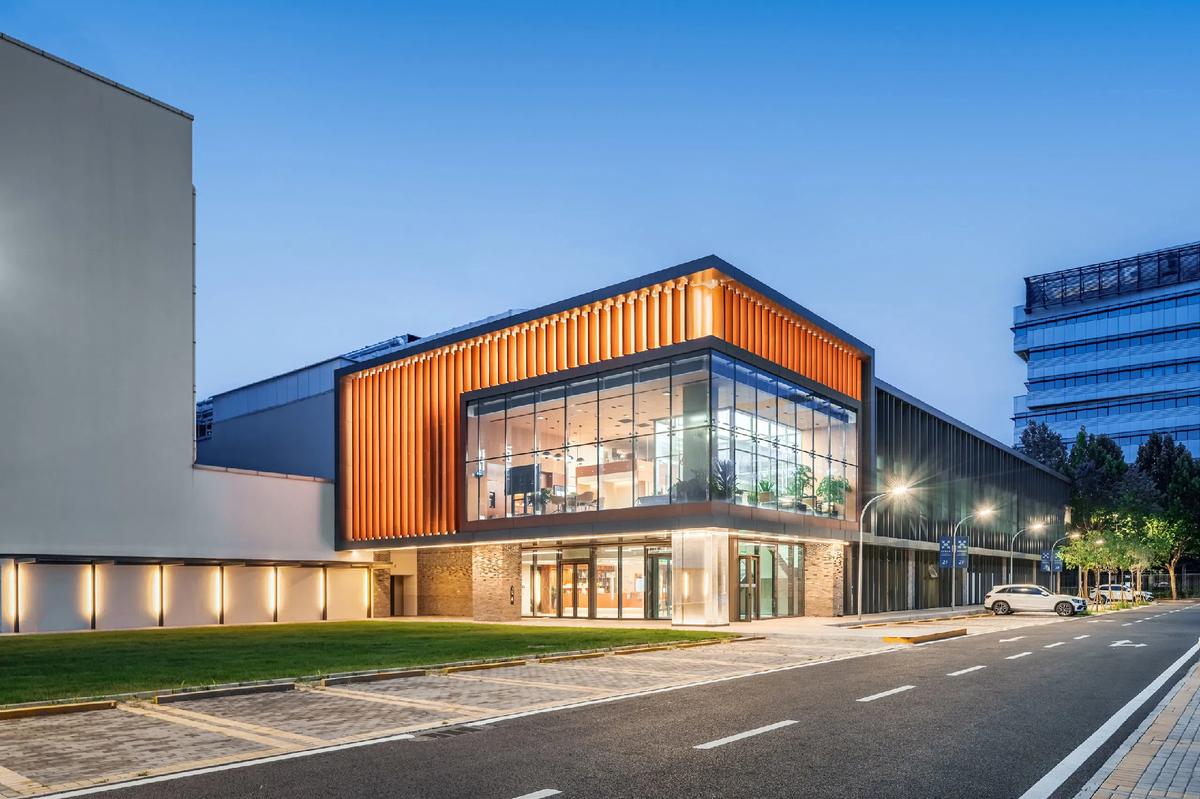 时尚工业风  2400平宝洁实验办公楼装修设计(图2)