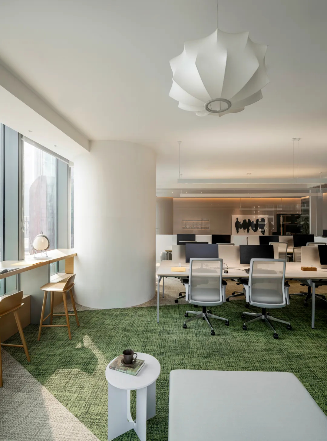 原木色+绿色 阳光花园般的办公室装修设计案例(图4)