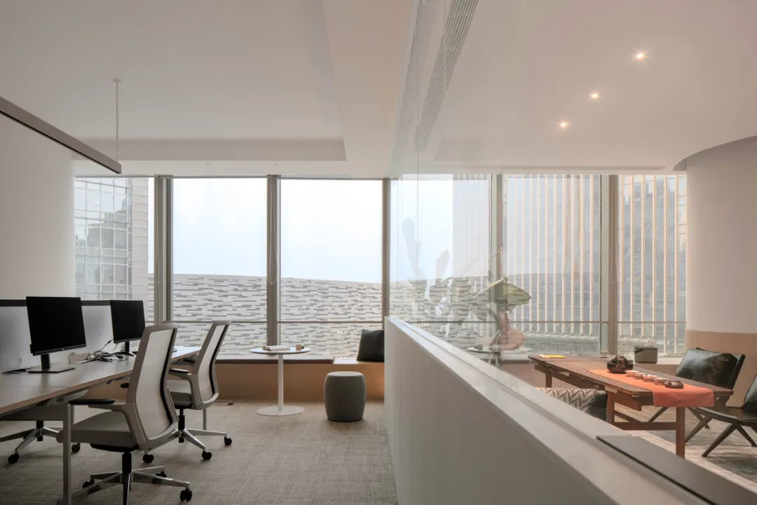 原木色+绿色 阳光花园般的办公室装修设计案例(图8)