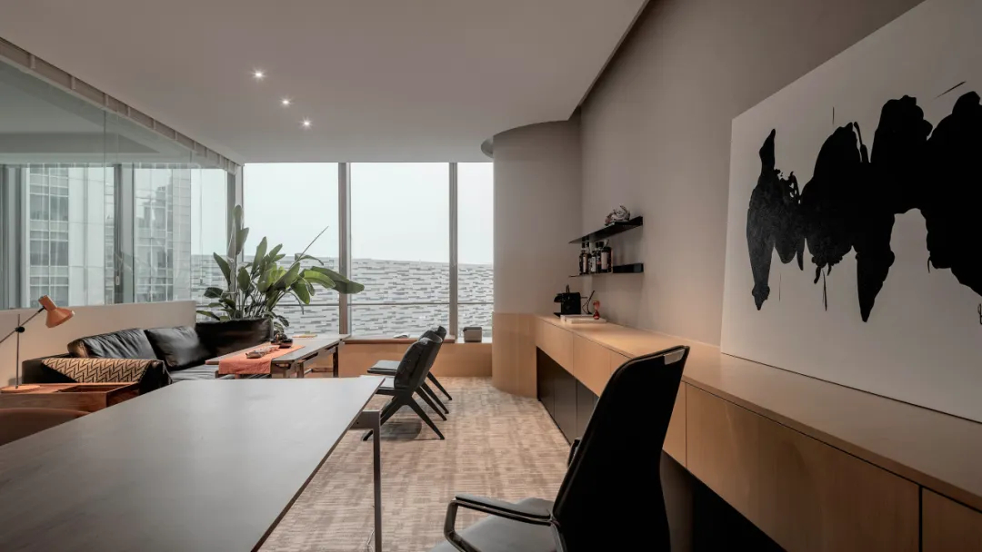 原木色+绿色 阳光花园般的办公室装修设计案例(图12)