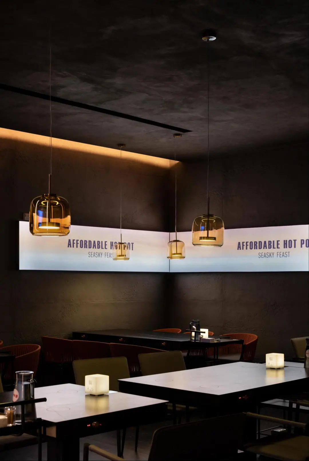 赛博朋克美学 平价海鲜小火锅装修设计(图11) 赛博朋克美学 平价海鲜小火锅装修设计(图11)