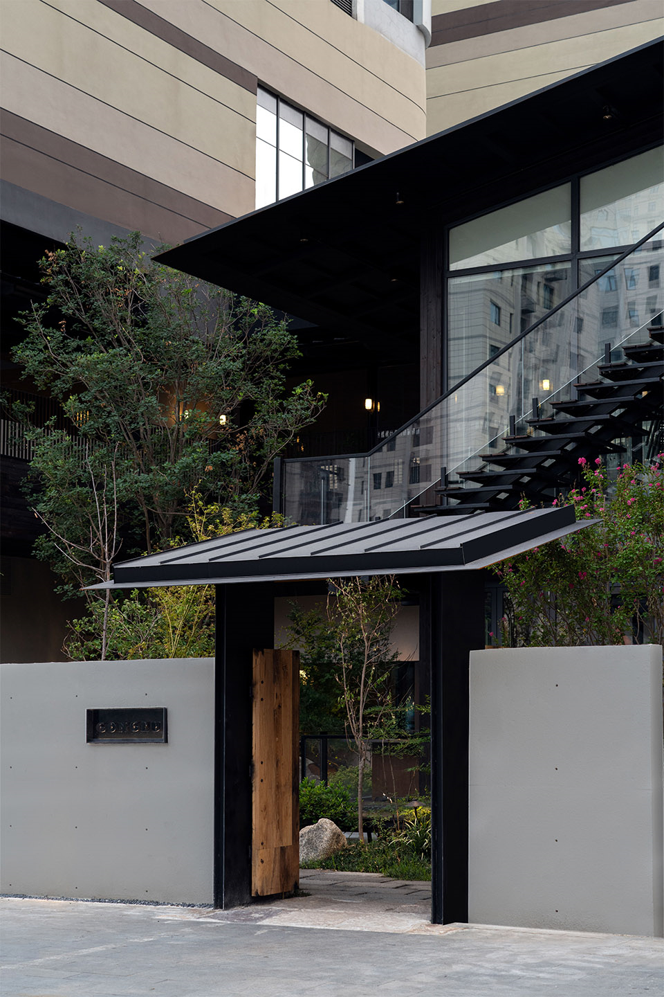 庭院景观化用餐  共炉火锅店装修设计(图1)