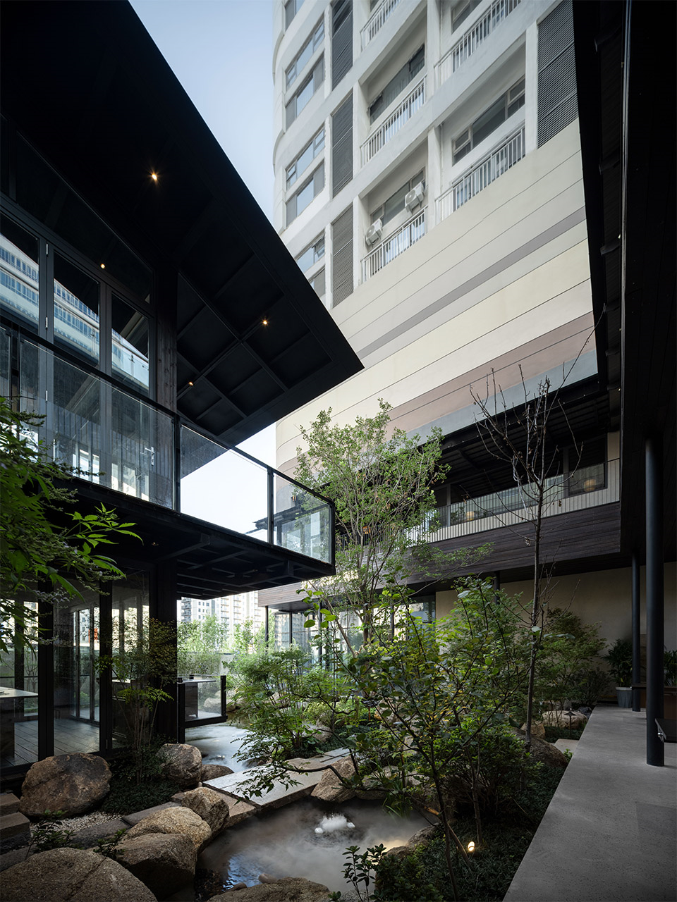 庭院景观化用餐  共炉火锅店装修设计(图5)