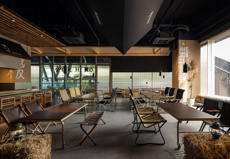 篝火旁 · 酱油小串餐饮空间设计装修案例(图1) 1.jpg